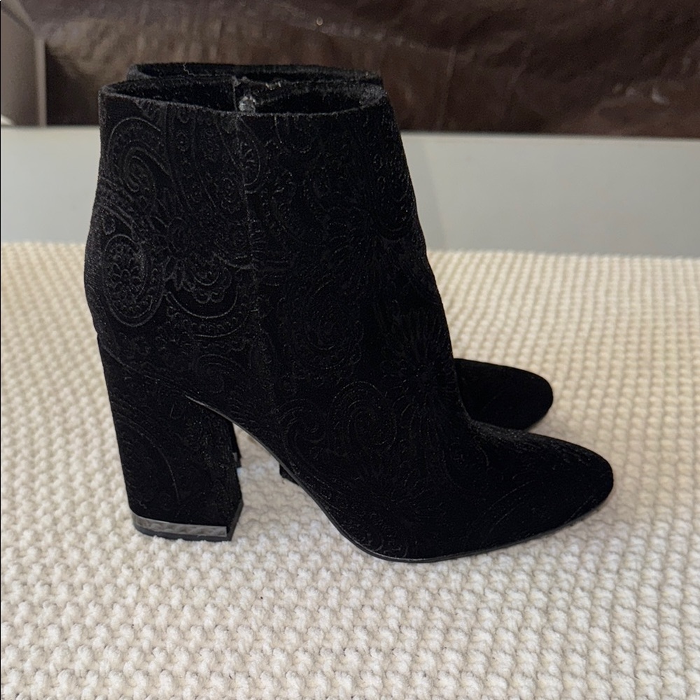 Elegant Black Ankle Boots